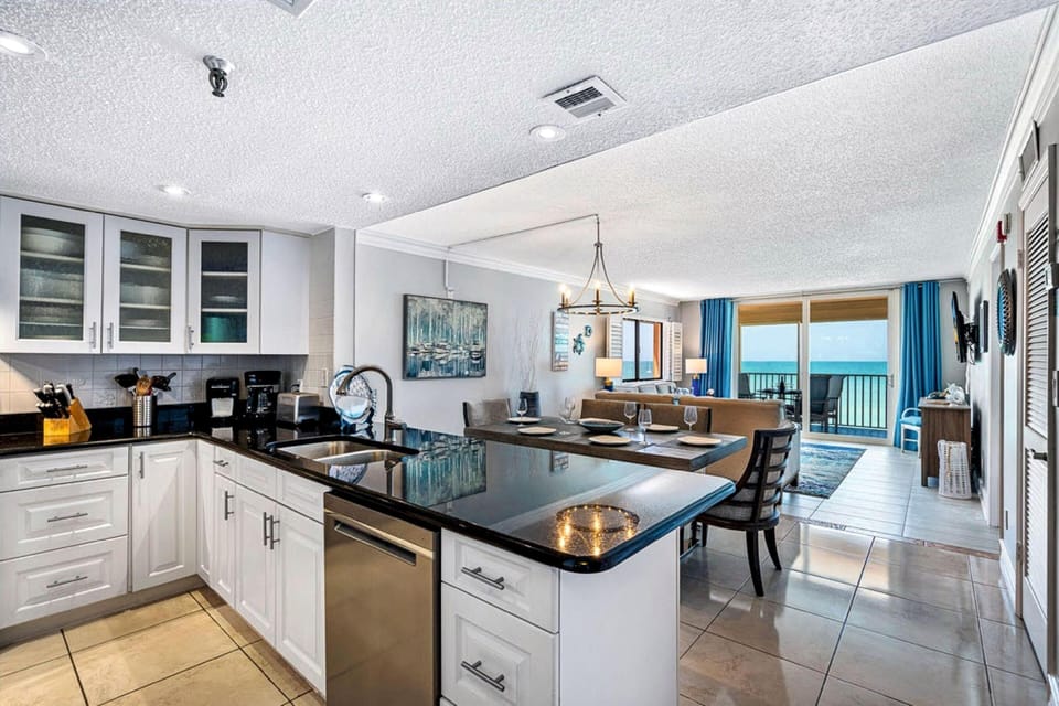 Condo, Multiple Beds (Sand Castle II #2601 - Premier) | Private kitchen | Oven, toaster