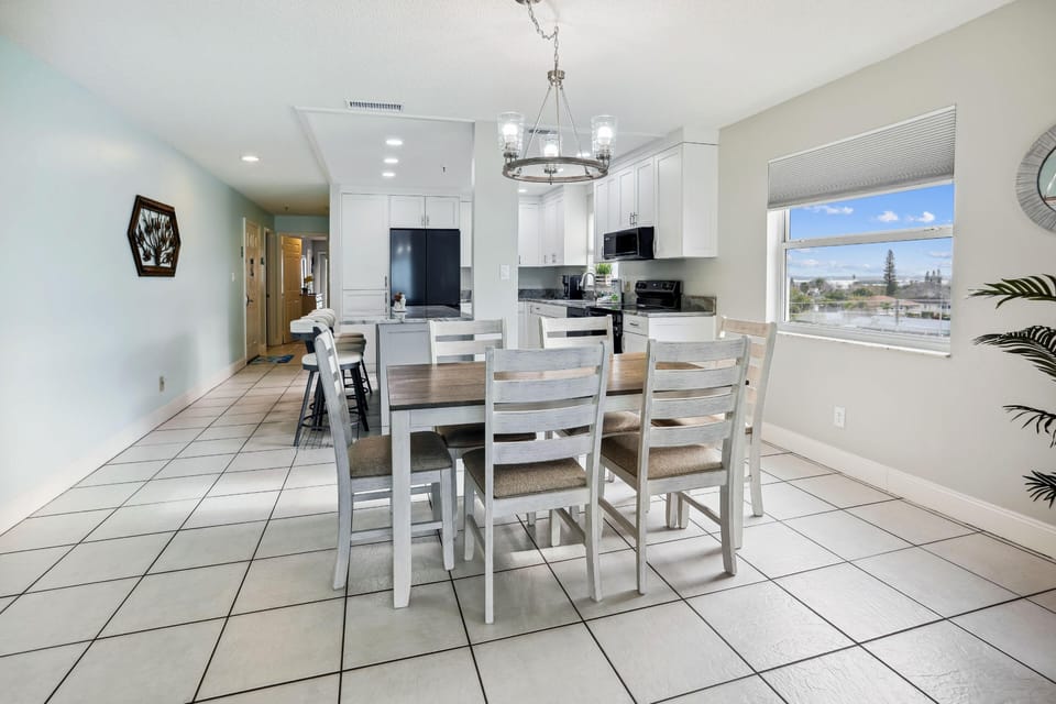 Condo, Multiple Beds (Sea Breeze 401) | Dining