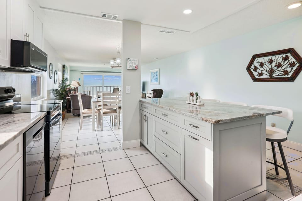 Condo, Multiple Beds (Sea Breeze 401) | Private kitchen | Oven, toaster