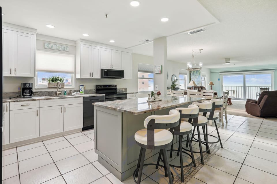 Condo, Multiple Beds (Sea Breeze 401) | Private kitchen | Oven, toaster