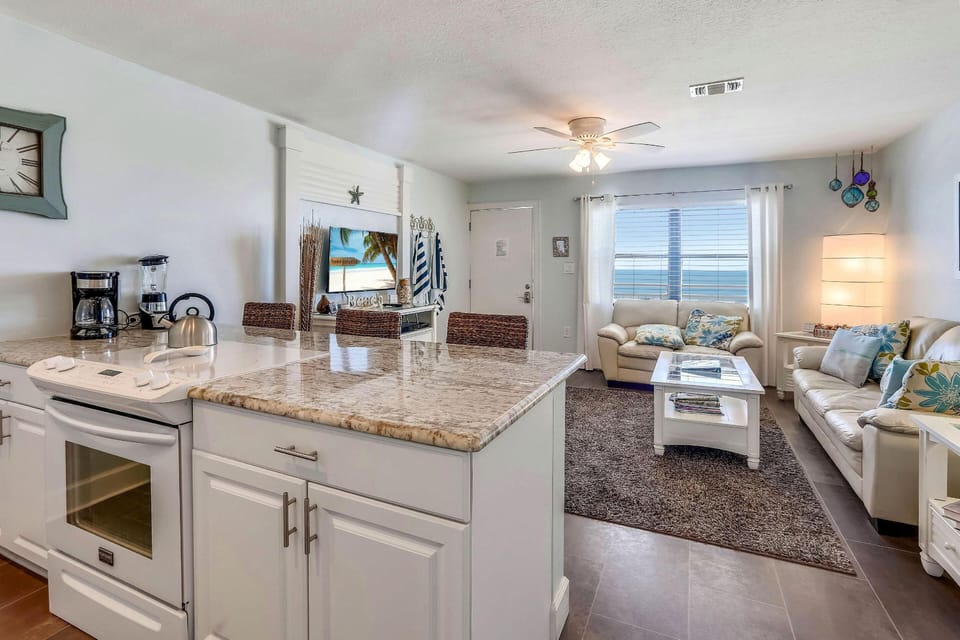 Condo, 1 King Bed (Sunset Chateau 511) | Interior