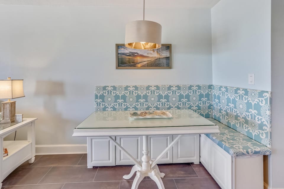 Condo, 1 King Bed (Sunset Chateau 511) | Interior