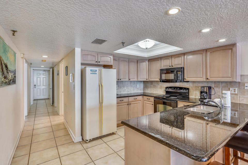 Condo, Multiple Beds (Sand Dollar 107) | Private kitchen | Oven, toaster