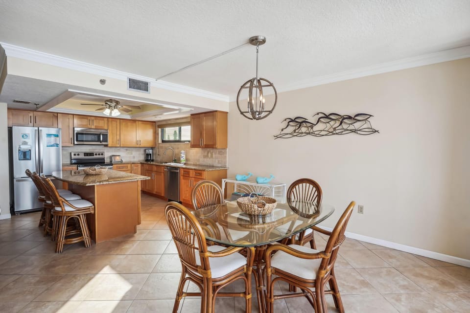 Condo, 1 King Bed with Sofa bed (Trillium 2A - Premier) | Dining