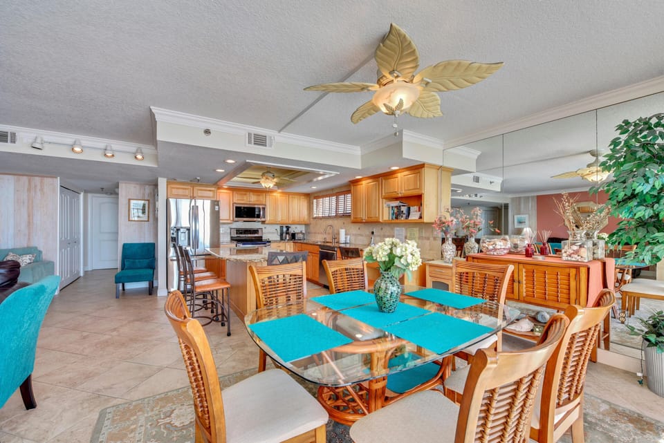 Condo, Multiple Beds (Trillium 4A - Premier) | Dining