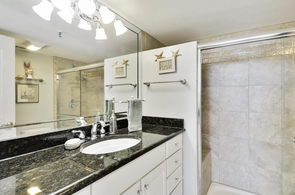 Trillium 4A - Premier Apartment in Madeira Beach