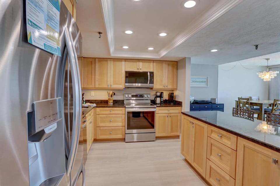 Condo, Multiple Beds (Trillium 5B - Premier) | Private kitchen | Oven, toaster
