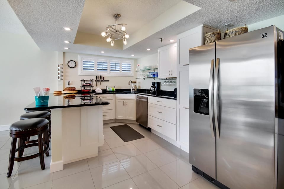 Condo, Multiple Beds (Trillium 5C - Premier) | Private kitchen | Oven, toaster