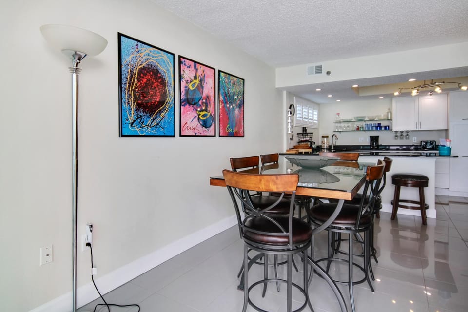 Condo, Multiple Beds (Trillium 5C - Premier) | Dining