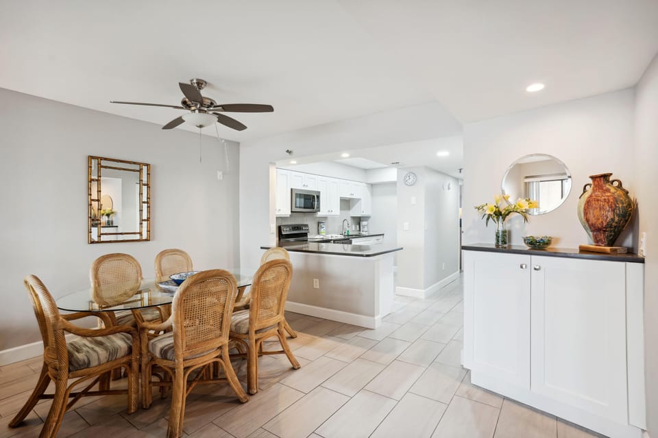 Condo, Multiple Beds (Villa Madeira 206) | Dining