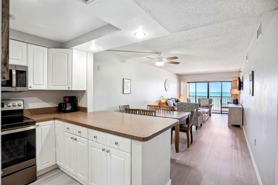 Condo, Multiple Beds (Villa Madeira 305) | Private kitchen
