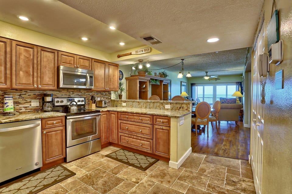 Condo, Multiple Beds (Villa Madeira 404 - Premier) | Private kitchen
