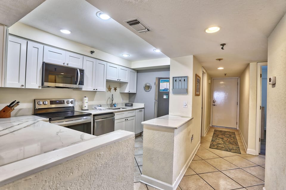 Condo, Multiple Beds (Villa Madeira 406) | Private kitchen | Oven, toaster