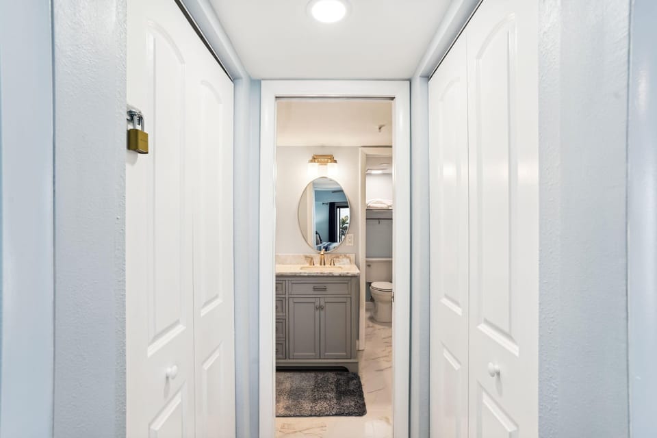 Villa Madeira 408 - Premier Apartment in Madeira Beach
