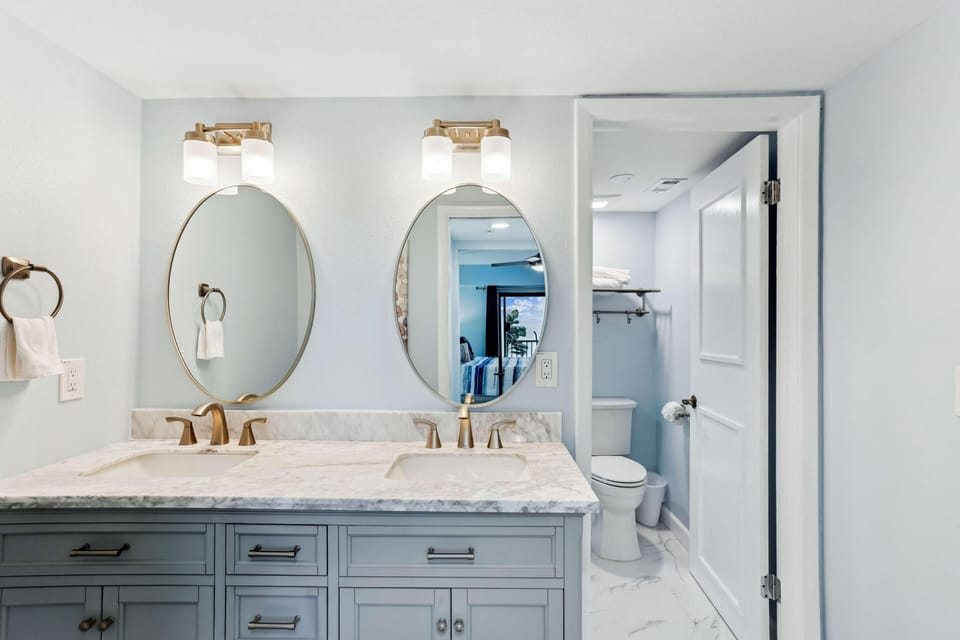 Villa Madeira 408 - Premier Apartment in Madeira Beach