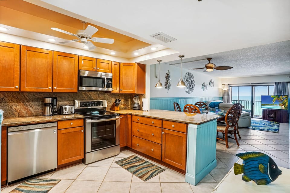 Condo, Multiple Beds (Villa Madeira 504 - Premier) | Private kitchen | Oven, toaster