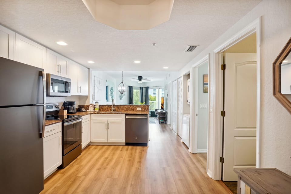 Condo, Multiple Beds (Sunset Vistas 407S) | Private kitchen | Oven, toaster
