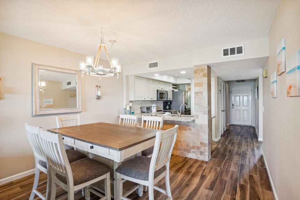 Condo, Multiple Beds (Land's End 11-305 Beach Front - Premi) | Dining