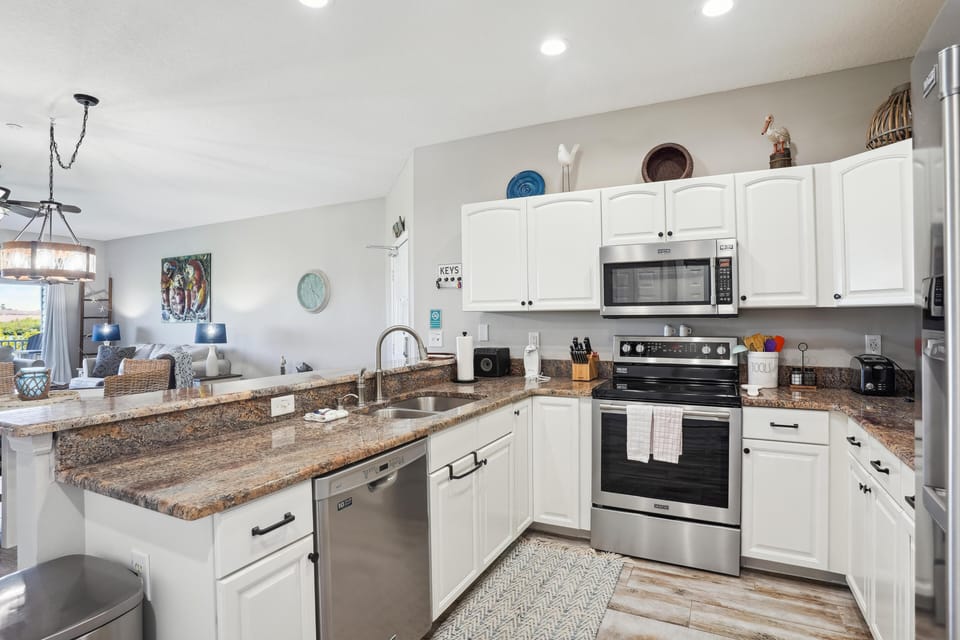 Condo, Multiple Beds (Mariner's Pointe 701) | Private kitchen | Oven, toaster
