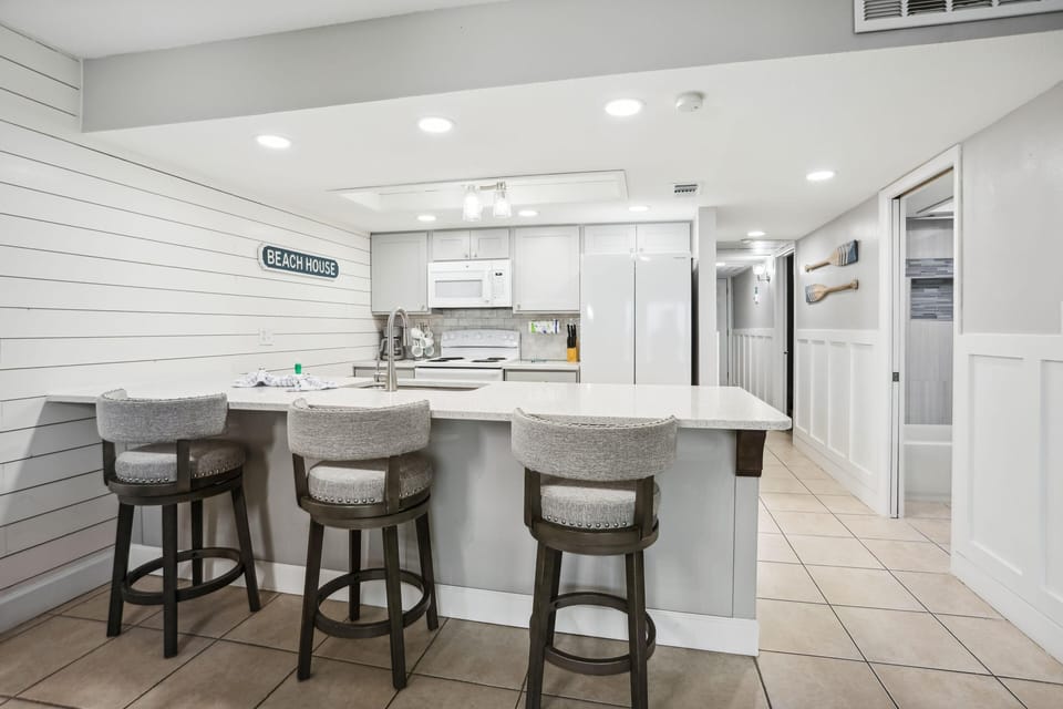 Condo, Multiple Beds (Holiday Villas II 407 Premier) | Private kitchen | Oven, toaster
