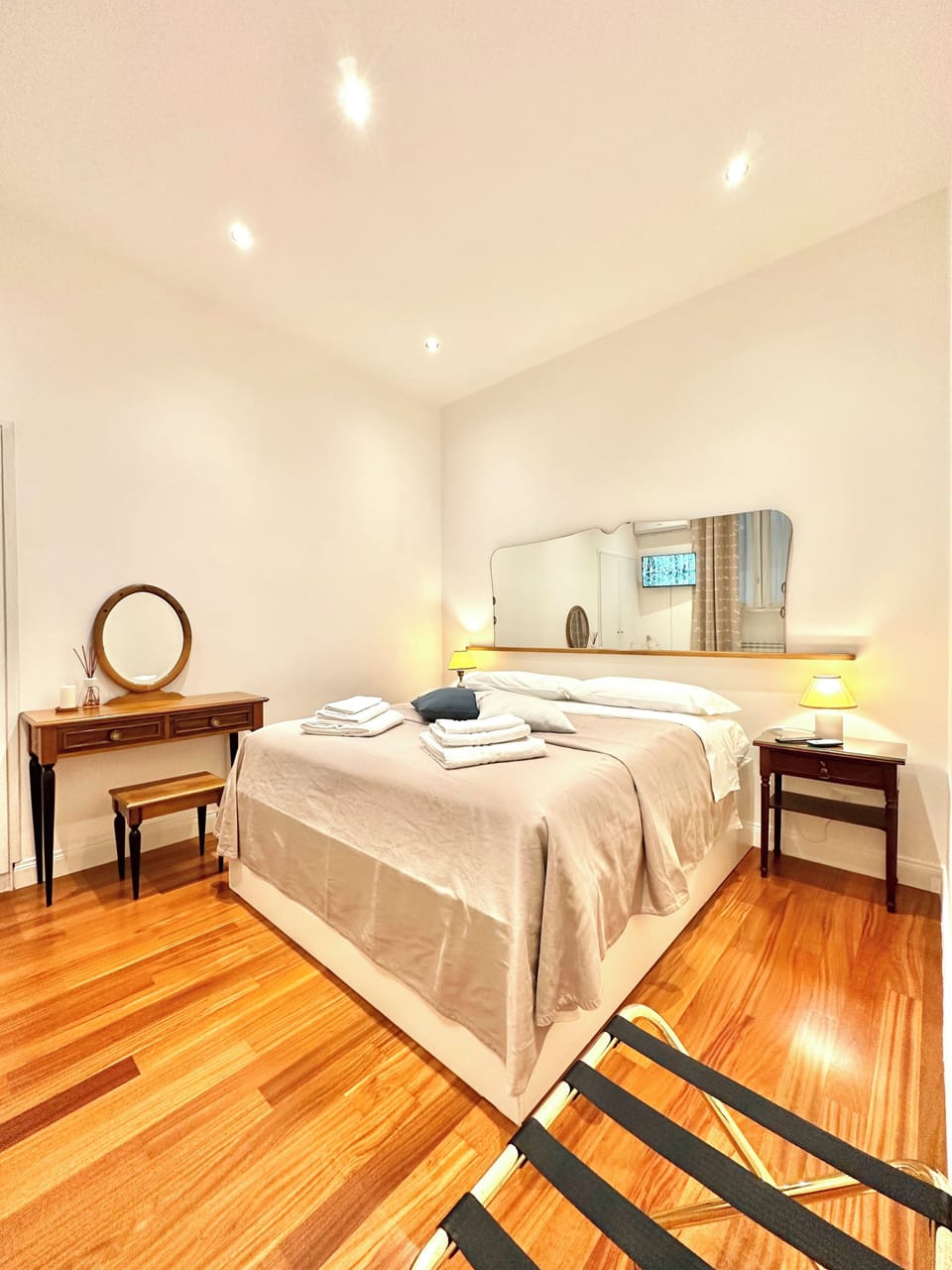 Apartment | 2 bedrooms, Egyptian cotton sheets, premium bedding, down comforters