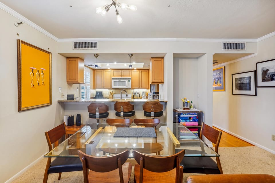 House, 1 Queen Bed (Pelican Pointe 3B) | Dining