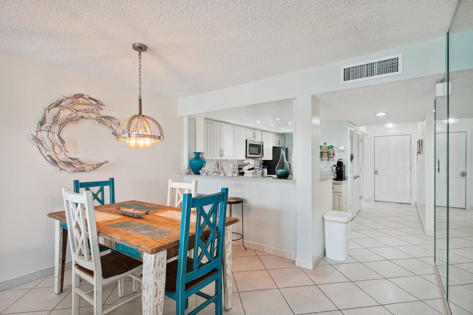 Condo, Multiple Beds (Land's End 3-405 Bay Front - Premier) | Dining
