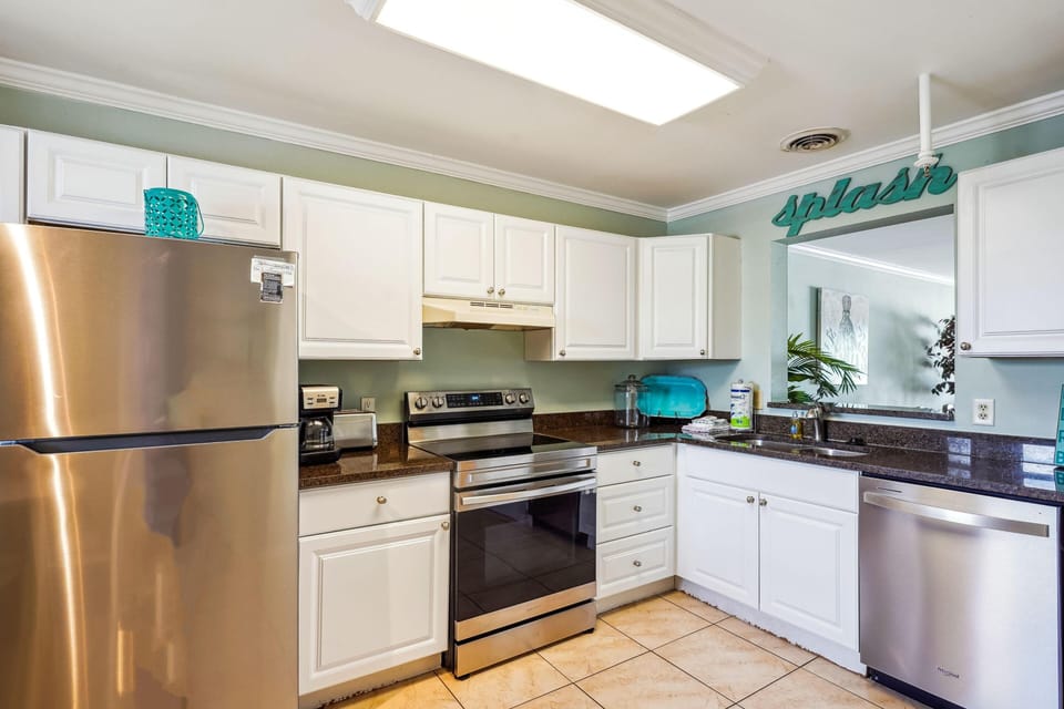 Condo, Multiple Beds (Sea Breeze 106) | Private kitchen | Oven, toaster