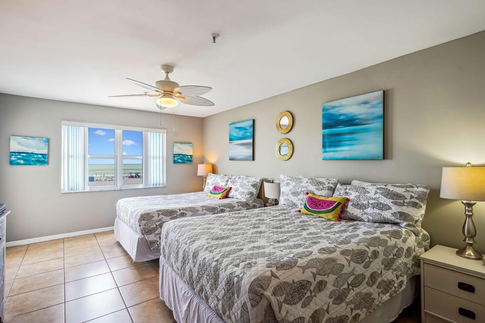 Sea Breeze 106 Apartment in Madeira Beach