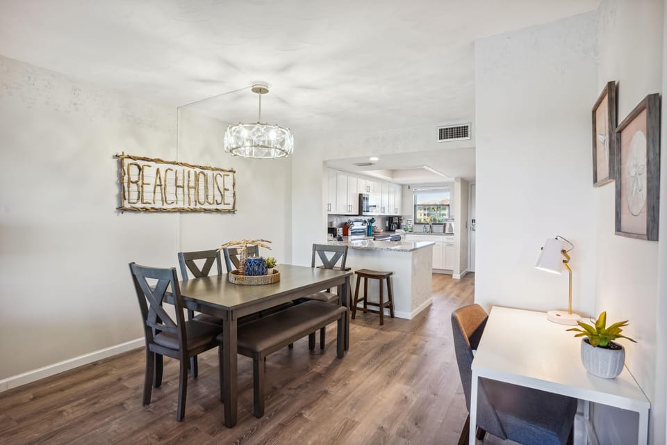 Condo, Multiple Beds (Bayshore Yacht & Tennis 409 - Premier) | Dining