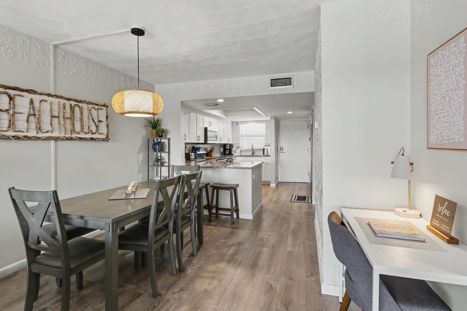 Condo, Multiple Beds (Bayshore Yacht & Tennis 409 - Premier) | Dining
