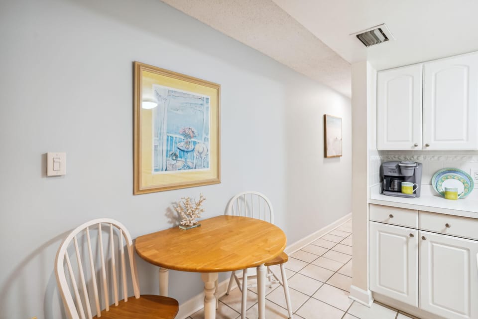 Condo, 1 King Bed (Harbor House 37) | Dining