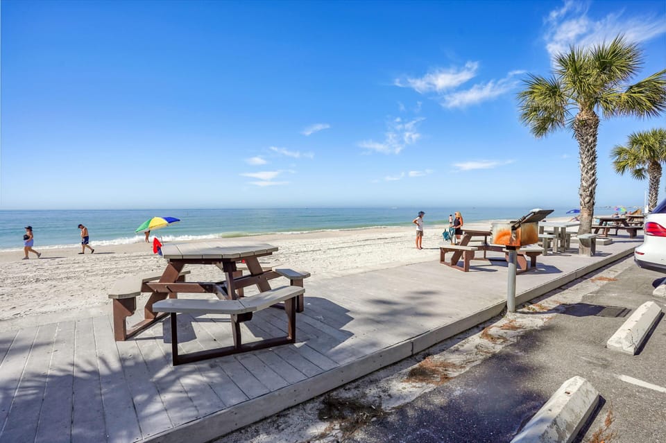 Condo, 1 King Bed (Harbor House 37) | Outdoor dining