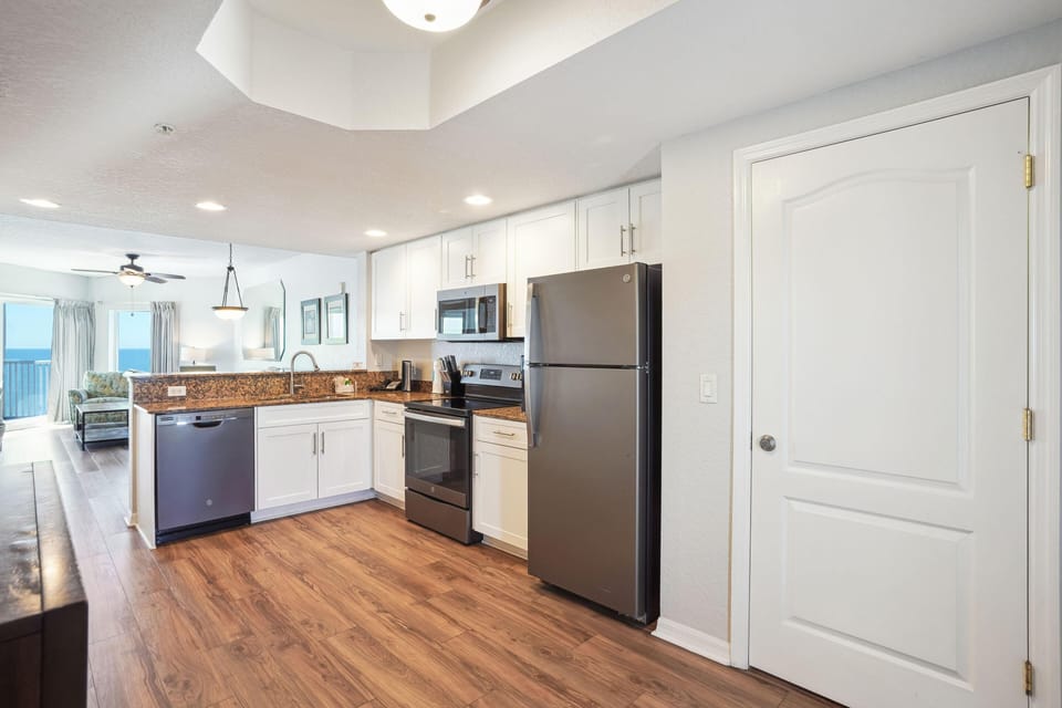 Condo, Multiple Beds (Sunset Vistas 603W) | Private kitchen | Oven, toaster