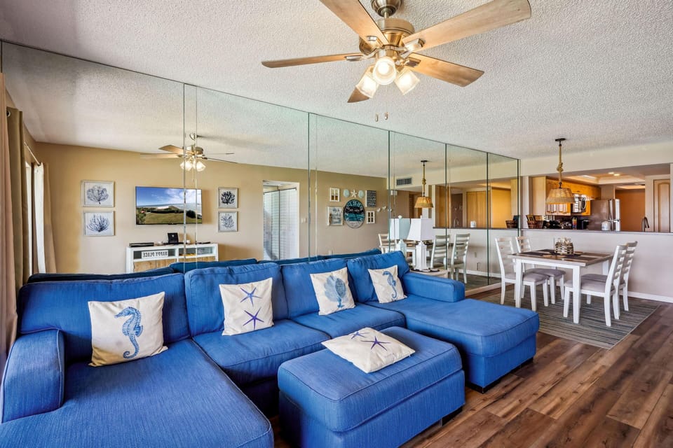 Condo, 1 King Bed (Land's End 3-402 Bay Front) | Living area | TV