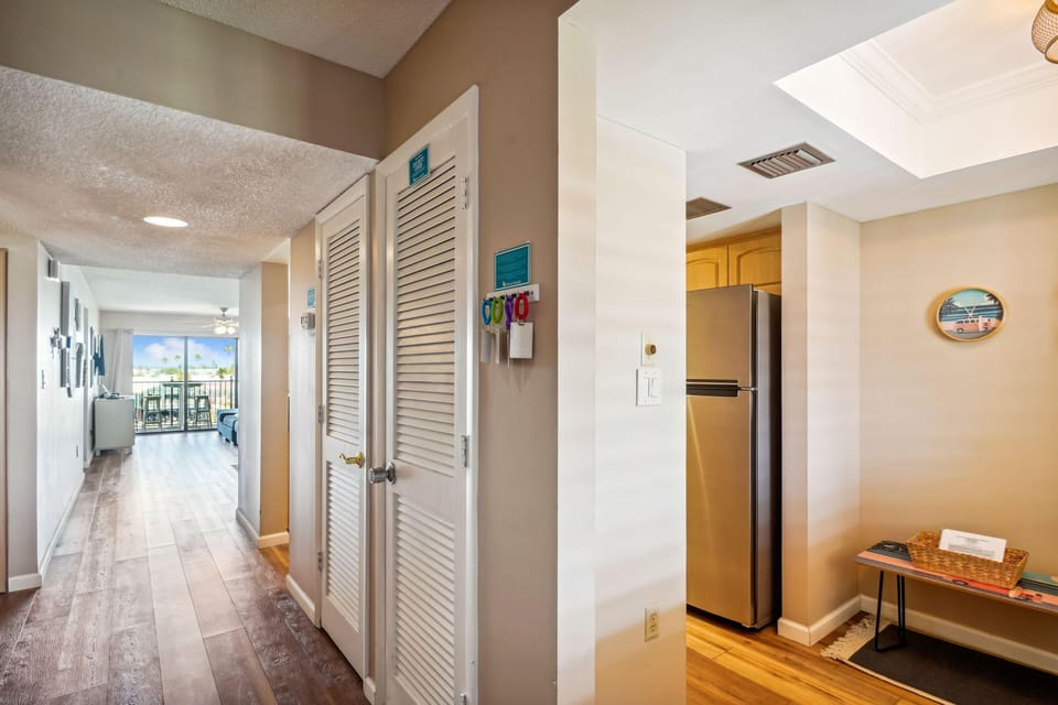 Condo, 1 King Bed (Land's End 3-402 Bay Front) | Interior