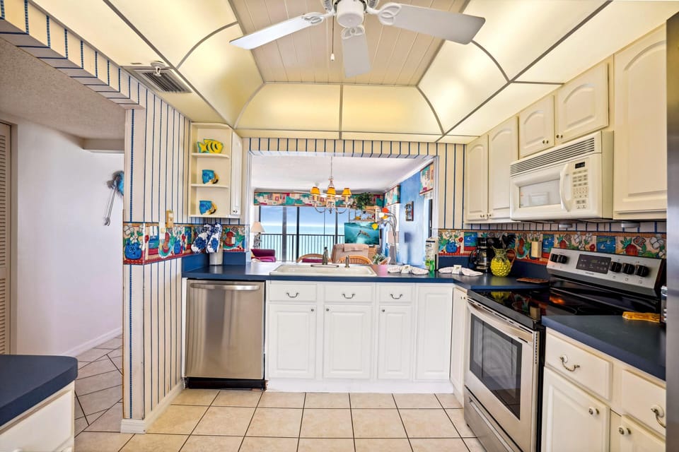 Condo, Multiple Beds (Ocean Sands 1-708) | Private kitchen | Oven, toaster