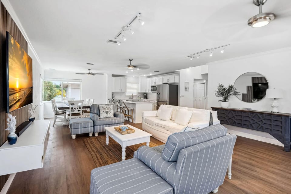 Condo, Multiple Beds (Beach Livin 3 - 3 Bedroom Upstairs) | Living area | TV