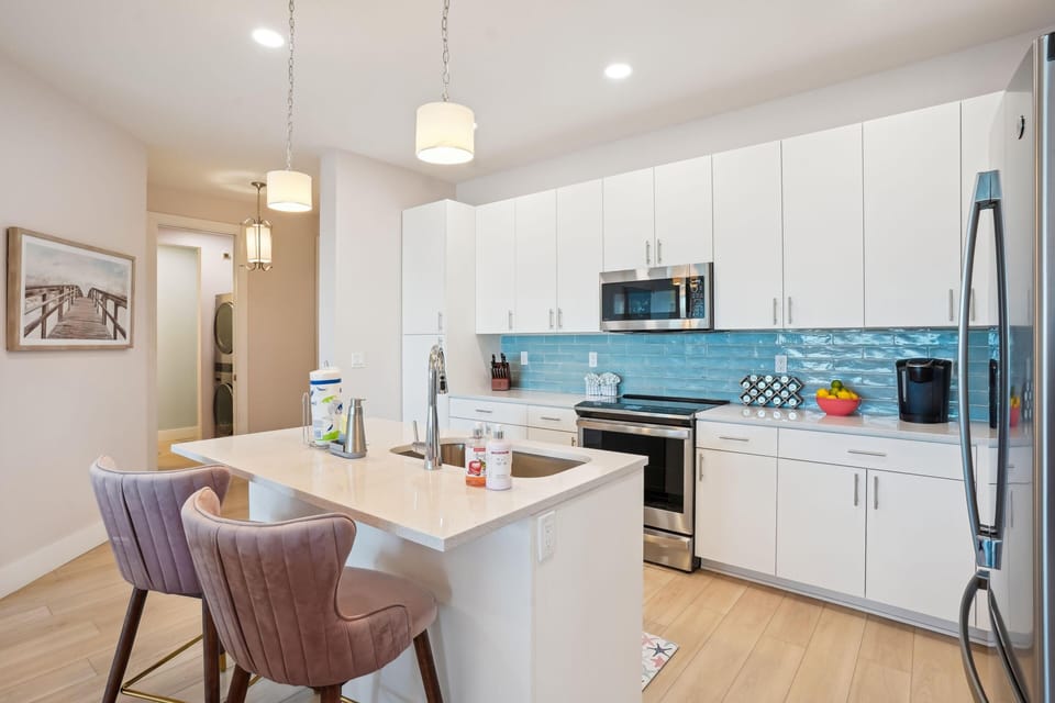 Condo, Multiple Beds (The Harbor Condo 503 - Premier) | Private kitchen | Oven