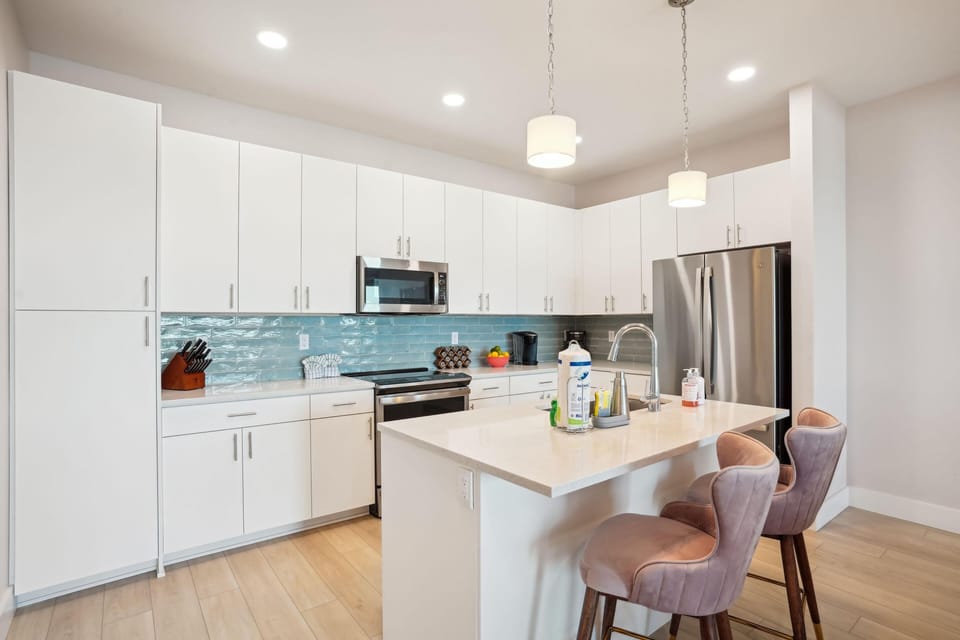 Condo, Multiple Beds (The Harbor Condo 503 - Premier) | Private kitchen | Oven