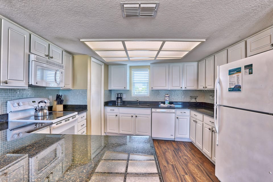 House, Multiple Beds (Beach Haven #C6) | Private kitchen | Oven, toaster