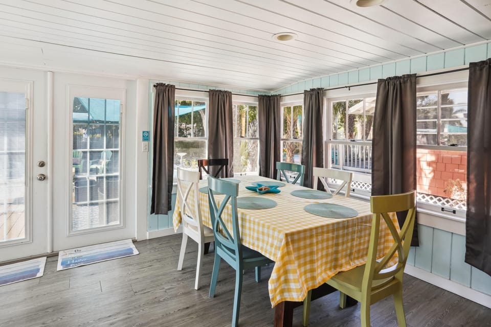 House, Multiple Beds (Beach Life 2) | Dining
