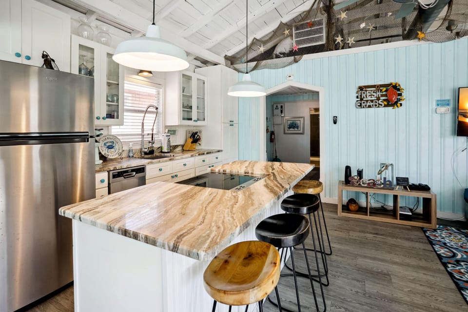 House, Multiple Beds (Beach Life 2) | Private kitchen | Oven, toaster