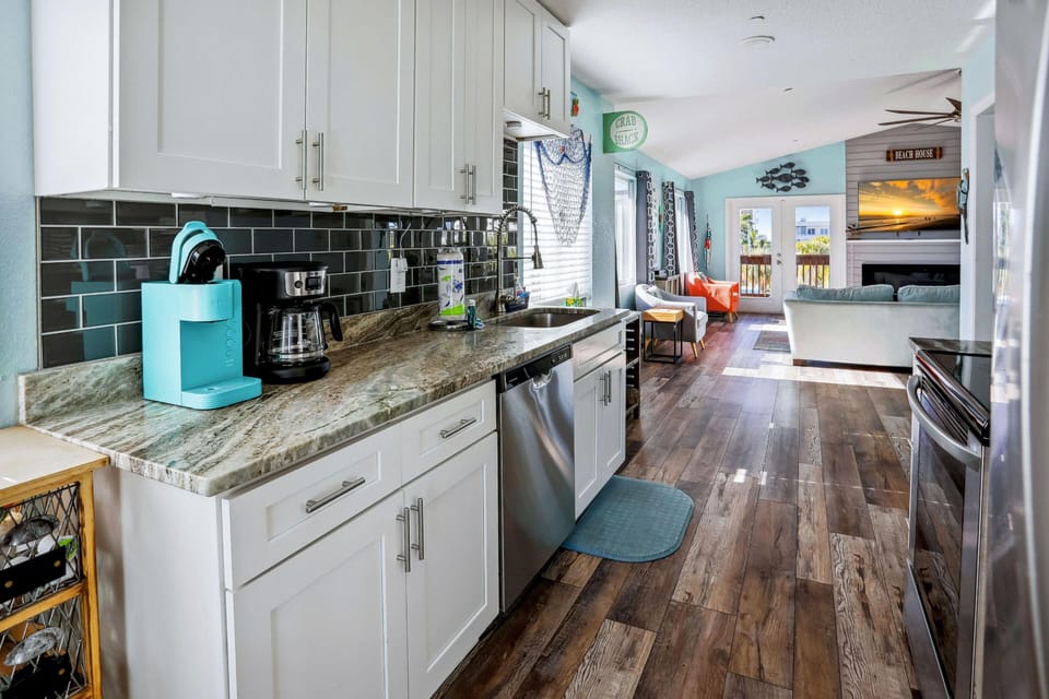 House, Multiple Beds (Beach Life 5) | Private kitchen | Oven, toaster