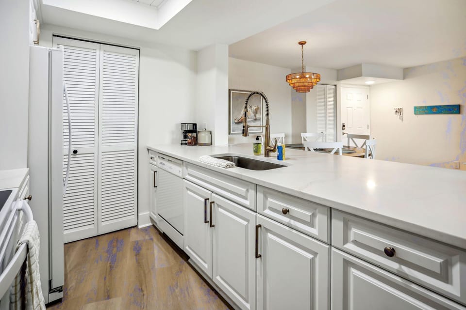 Condo, Multiple Beds (Land's End 1-406 Bay Front - Premier) | Private kitchen | Oven, toaster