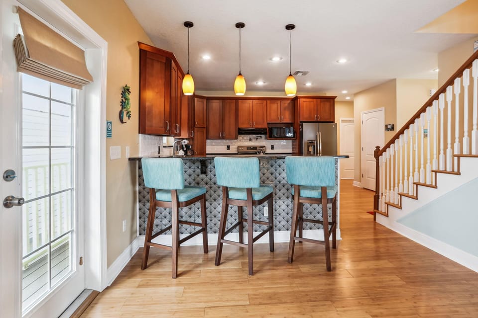 House, Multiple Beds (Gulfport Getaway) | Private kitchen | Oven, toaster