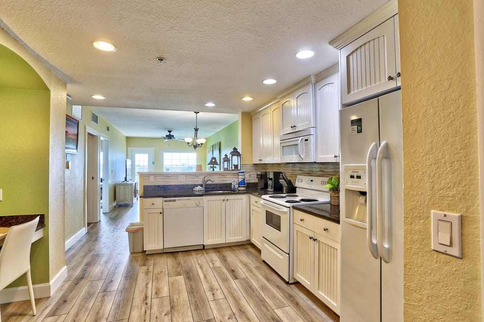Condo, Multiple Beds (Harbourside 7716- Splash On The Rocks) | Private kitchen | Oven, toaster
