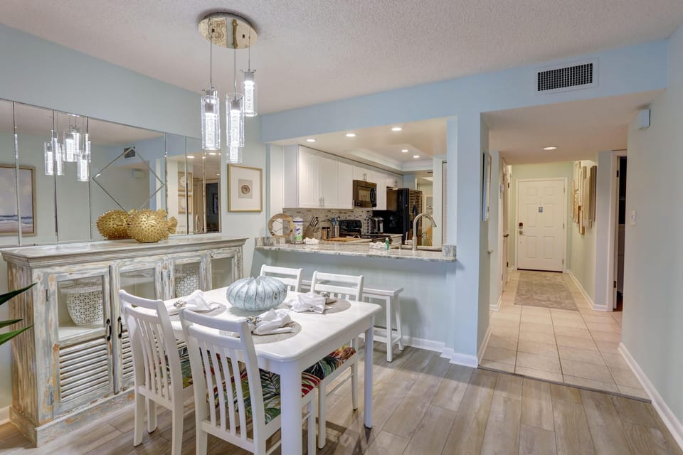 Condo, 1 King Bed (Land's End 5-203 Gulf-Bay Front - Pre) | Dining
