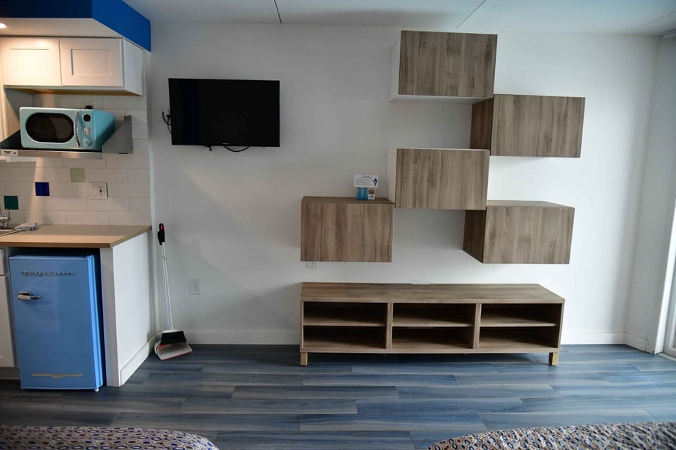 Standard Room, 2 Double Beds (Pool View) | WiFi (free), bed sheets