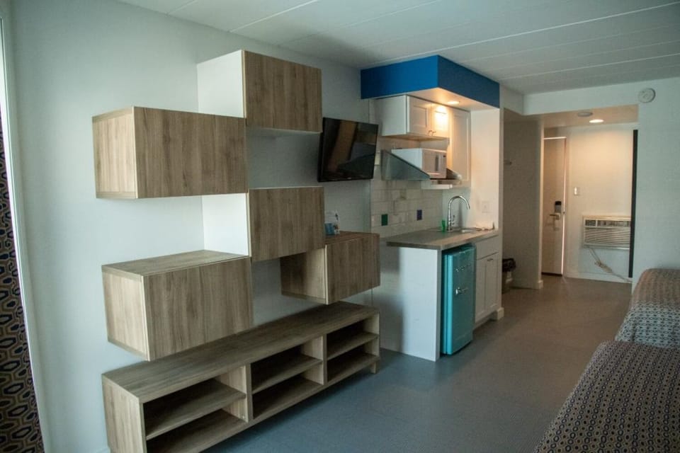 Standard Room, 2 Double Beds (Pool View) | WiFi (free), bed sheets